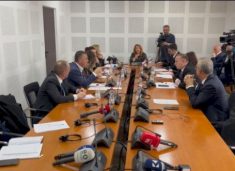 zyba-debaton-me-zemajn,-akuzon-kete-te-fundit-se-ka-votuar-pro-amnistimit-te-krimeve-serbe