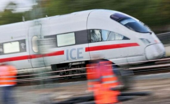 gjermani:-20-vjecari-ndez-fishekzjarre-ne-tren,-12-te-lenduar