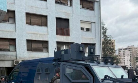 gjendet-nje-granate-ne-nje-podrum-te-ne-ndertese-ne-veri,-ekipet-e-deminimit-e-largojne-ne-menyre-te-kontrolluar