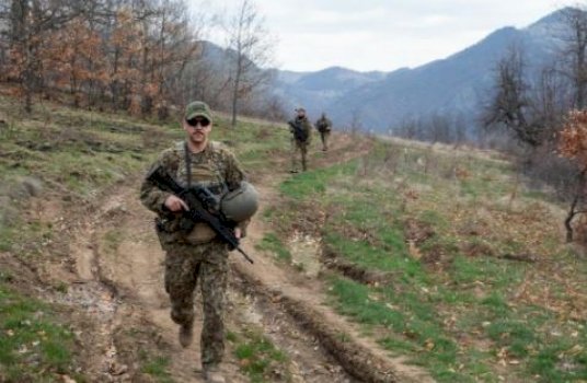 ushtaret-letoneze-patrullojne-vijen-administrative,-vazhdon-angazhimi-per-siguri-ne-kosove