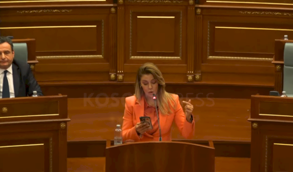 deliu-i-kthehet-ashper-kurtit,-ia-lexon-postimin-e-vitit-2018:-ti-je-mashtrues-i-madh!