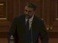 “degjova-se-dejona-ish-paqejf-e-s’ka-mujt-me-ua-shkru-te-gjitheve-fjalimeve”,-behrami-thumbon-vv-ne