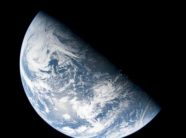 artemis-ii-drejt-henes,-nasa-publikon-fotografi-te-tokes-te-realizuara-nga-ekuipazhi-–-shihen-edhe-dritat