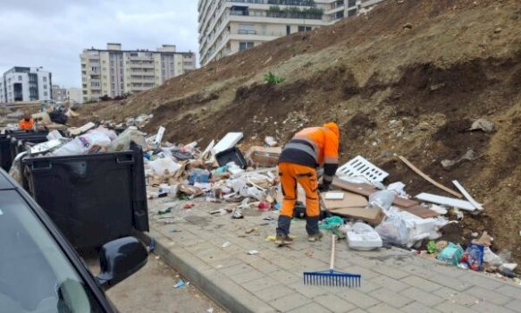perparim-rama-njofton-se-po-pastrohen-mbeturinat-ne-lagjen-mati-1,-lut-qytetaret-t’i-perdorin-kontejneret