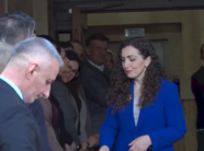 osmani-le-presidencen-pas-pese-viteve,-largohet-me-veturen-qe-dikur-e-shfrytezonte-rugova