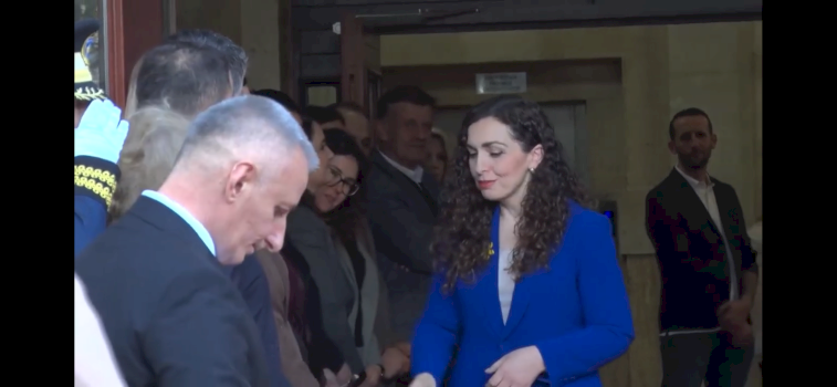 osmani-le-presidencen-pas-pese-viteve,-largohet-me-veturen-qe-dikur-e-shfrytezonte-rugova