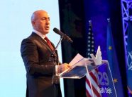haradinaj-uron-pashket:-kjo-feste-e-shenjte-le-te-sjelle-paqe,-miresi-dhe-harmoni-ne-familjet-tuaja