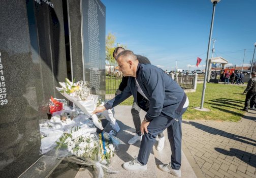 bekim-jashari-perkujton-98-civilet-e-vrare-ne-masakren-e-rezalles