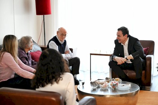 kurti-viziton-profesorin-97-vjecar-pashk-staka-per-festen-e-pashkes