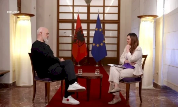 interviste,-rama/-nga-besimet-fetare-te-dashuria-per-gjuhen:-jam-i-krishtere,-edhe-te-fete-e-tjereve-reflektohet-i-njejti-zot