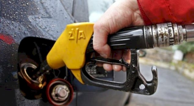 rriten-cmimet-e-derivateve:-nafta-arrin-186e,-benzina-1.47e-per-liter