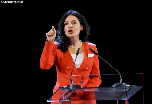 studentet-shqiptare-protestojne-ne-shkup,-spiropali-apelon-per-respekt-te-gjuhes