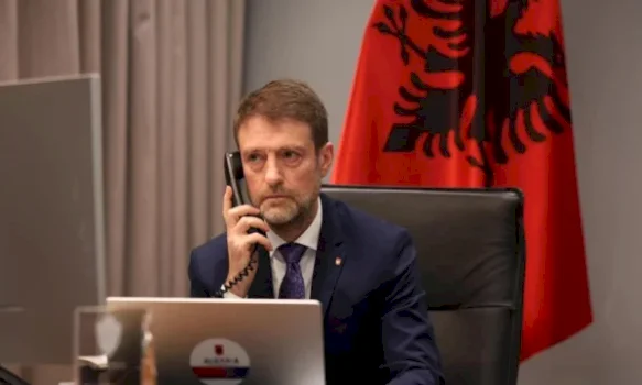 protesta-e-studenteve-shqiptare-ne-shkup,-kryediplomati-shqiptar:-kerkesa-eshte-e-drejte,-te-adresohet-me-seriozitet-institucional