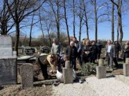 idrizi-perkujton-27-vjetorin-e-masakres-se-nente-anetareve-te-familjes-ujkani-nga-rezniku