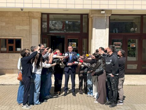 abdixhiku-pas-takimit-me-kurtin:-tri-pozita-nuk-mund-t’i-takojne-nje-partie-politike