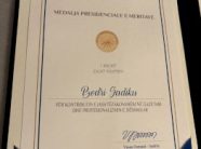 jeta-dhe-veprimtaria-e-gazetarit,-bedri-sadiku-dekorohet-me-medaljen-presidenciale-te-meritave-(post-mortem)