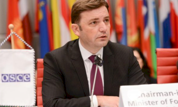 bdi-pas-protestes:-politike-e-organizuar-per-dobesimin-e-gjuhes-shqipe-ne-institucione