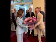 haxhiu-merr-rolin-e-presidentes,-pritet-me-lule-nga-stafi