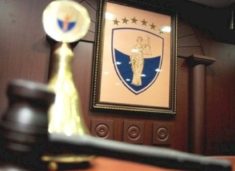 baba-e-bir-nga-gjilani-te-akuzuar-per-fajde-dhe-shpelarje-parash,-s’e-pranojne-fajesine-para-gjykates