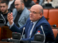 paralajmerimi-profetik-i-ismail-kadare