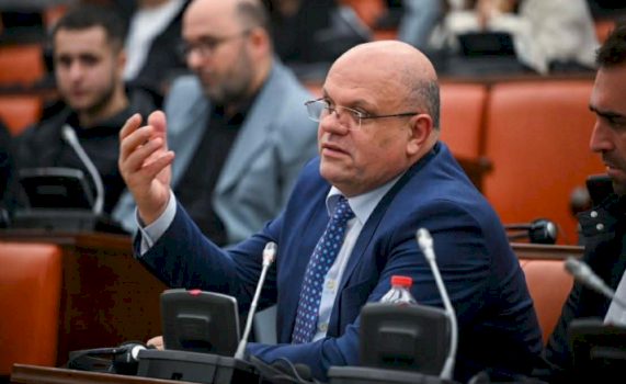 paralajmerimi-profetik-i-ismail-kadare