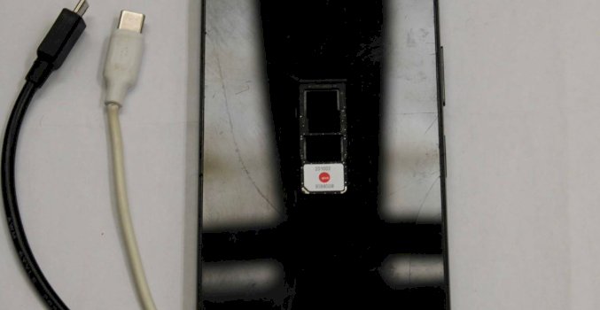 nje-vizitor-kapet-duke-futur-nje-telefon-ne-dubrave,-sherbimi-korrektues:-e-kishte-kamufluar-ne-trup