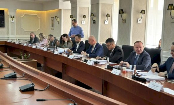 komisioni-nis-intervistimin-e-kandidateve-per-gjyqtare-ne-gjykaten-kushtetuese,-mbledhja-mbyllet-per-media