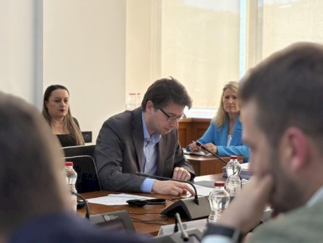 miratohet-projektligji-per-sherbimet-e-pagesave,-murati:-ulet-kostoja-e-sherbimeve-te-pagesave