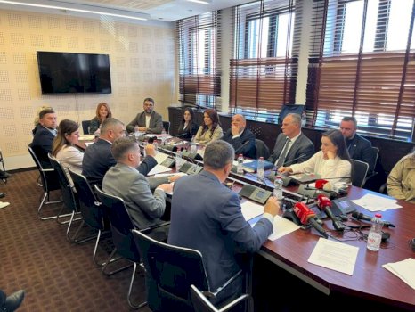 “masakrat-ne-kosove-1998–1999”,-hasani:-ekspozita-perben-shtremberim-te-se-vertetes-dhe-fyerje-per-te-mbijetuarit