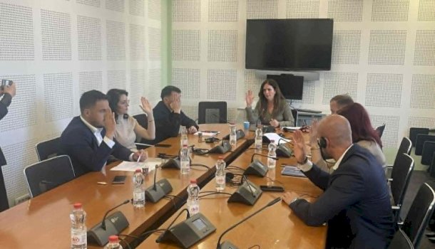 konstituohet-komisioni-ad-hoc-per-perzgjedhjen-e-kandidateve-per-anetare-te-bordit-te-rtk-se