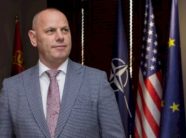 lladrovci-godet-ligjeratat-boshe-te-deshtakeve-politike