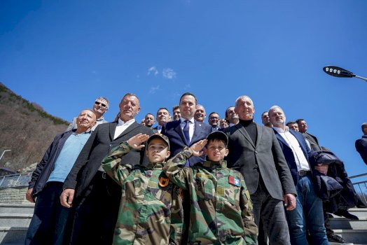 abdixhiku:-ne-koshare,-historia-nuk-eshte-shkruar,-eshte-care