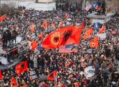 studentet-e-pejes-sot-ne-proteste,-kerkojne-mbrojtjen-e-vlerave-te-uck-se