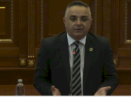 tahiri-i-aak-se-kritikon-nisjen-e-seances-se-kuvendit-me-vonese,-kryekuvendarja-haxhiu-i-jep-te-drejte