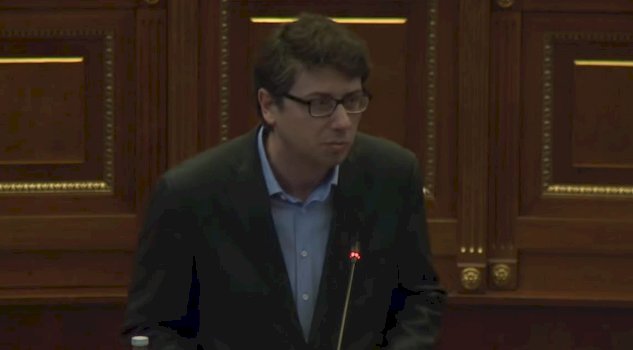 murati-i-pergjigjet-tahirit-per-rrogen-e-13-te:-eshte-ne-vullnetin-e-punedhenesve-privat