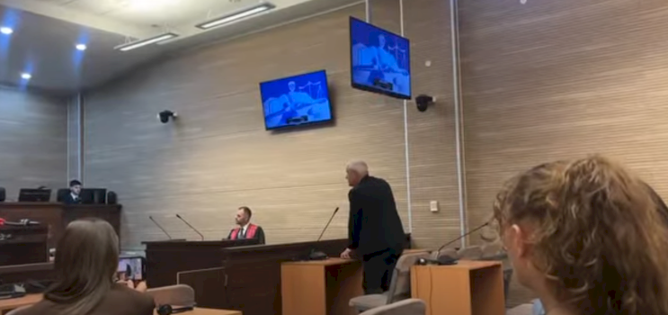 ministri-xhelal-svecla-deklarohet-plotesisht-i-pafajshem-per-gazin-lotsjelles:-kishim-qellim-te-ndalnim-shitjen-e-8200-hektareve-toke-te-kosoves