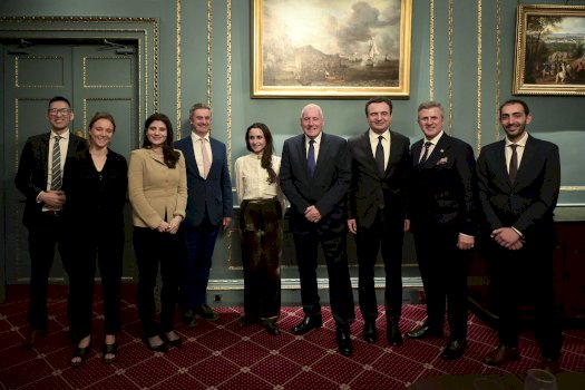 kurti-ne-londer-takohet-me-ministrin-e-shtetit-per-mbrojtje,-flasin-per-bashkepunimin-ushtarak