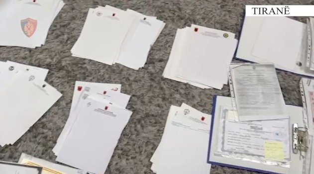 diploma-dhe-licenca-profesionale-te-falsifikuara-zbulohet-“laboratori”-i-dokumenteve-ne-tirane,-arrestohet-51-vjecari