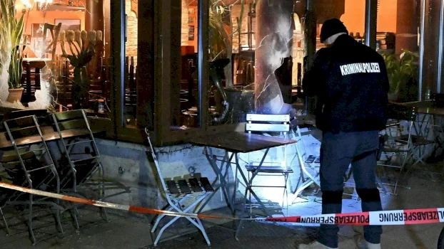 shperthim-i-forte-ne-nje-restorant-ne-mynih,-nisin-hetimet