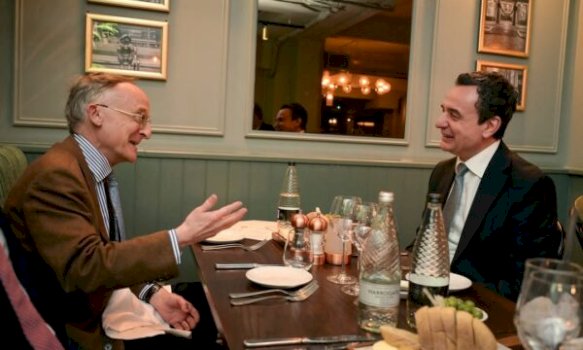 kurti-tregon-se-ka-darkuar-tre-ore-me-malcolm:-mahnitem-nga-fuqia-intelektuale-e-tij,-kosova-ka-nevoje-per-njerez-si-sir-noel