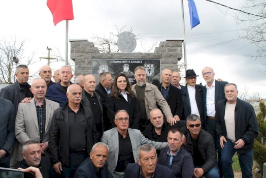 bekim-haxhiu:-zbulohet-pllaka-perkujtimore-ne-prekaz-per-deshmoret-dhe-martiret