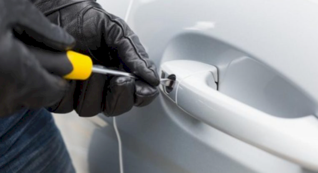 grabitje-e-armatosur-ne-zym-te-prizrenit-–-viktimat-u-perballen-me-sulm-pas-nje-bllokade-me-gure