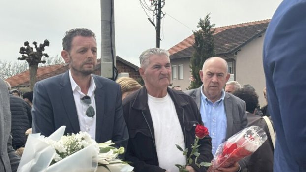 pervjetori-i-masakres-se-studenices,-demaj:-po-mundohen-ta-percajne-popullin-shqiptar,-s’do-te-ndodhe