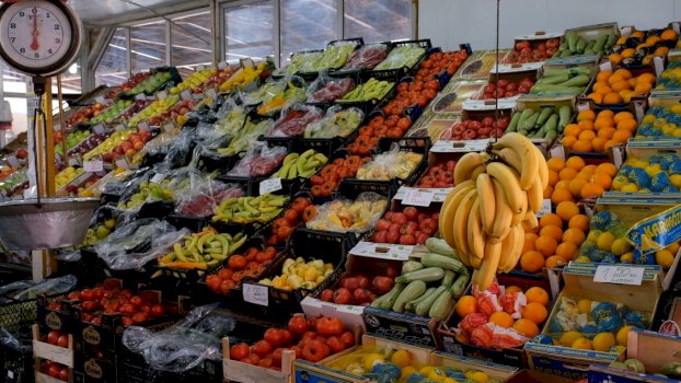 vezet-ne-prishtine-arrijne-ne-6-euro,-shtrenjtohen-edhe-produktet-tjera-–-tregtaret-thone-se-s’kane-konsumatore