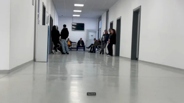 pritje-te-gjata-te-pacienteve-ne-qmf-ne-e-mitrovices,-punon-vetem-nje-mjek