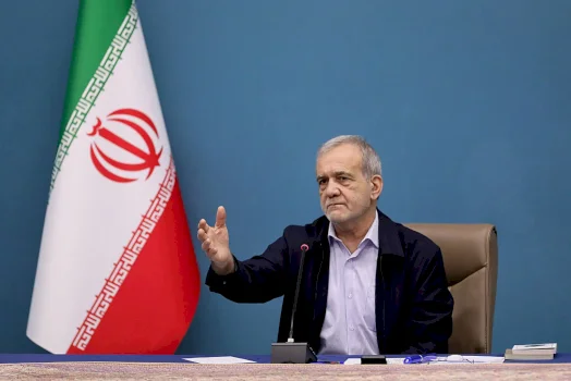 pezeshkian-bisedon-me-macronin:-irani-do-te-negocioje-vetem-sipas-ligjit-nderkombetar