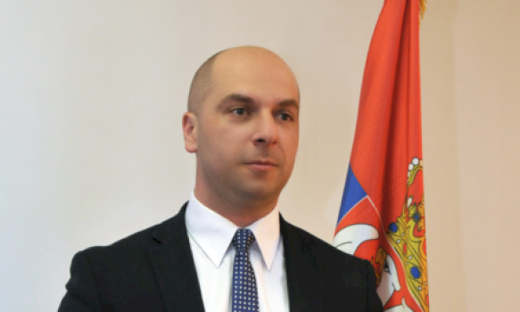 deputetet-flasin-per-te-arriturat-e-ushtrise-se-kosoves,-simiq-e-leshon-mbledhjen