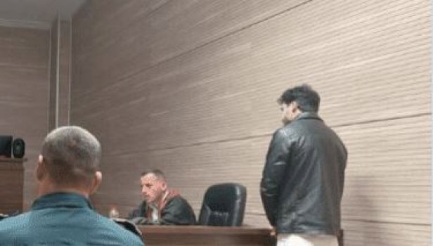 I akuzuari për kanosjen e moderatorit Alaudin Hamiti pranon fajësinë, kërkon dënim të butë