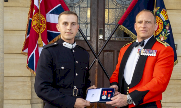 kadeti-i-fsk-se-kryen-me-sukses-trajnimin-ne-akademine-mbreterore-ushtarake-ne-sandhurst