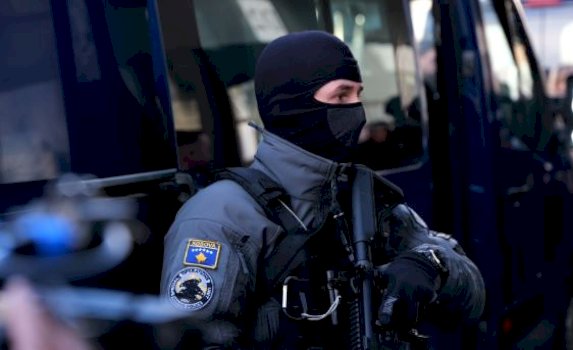 ekstradohen-ne-kosove-kater-persona-te-kerkuar-nderkombetarisht